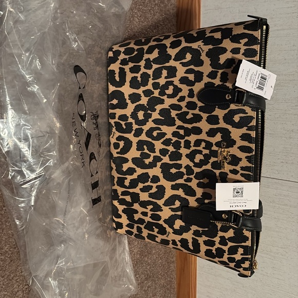 Coach Gallery Tote NWT - Picture 2 of 4